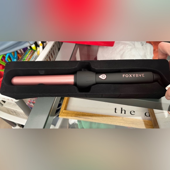 FOXYBAE rose gold curling wand - Picture 3 of 3